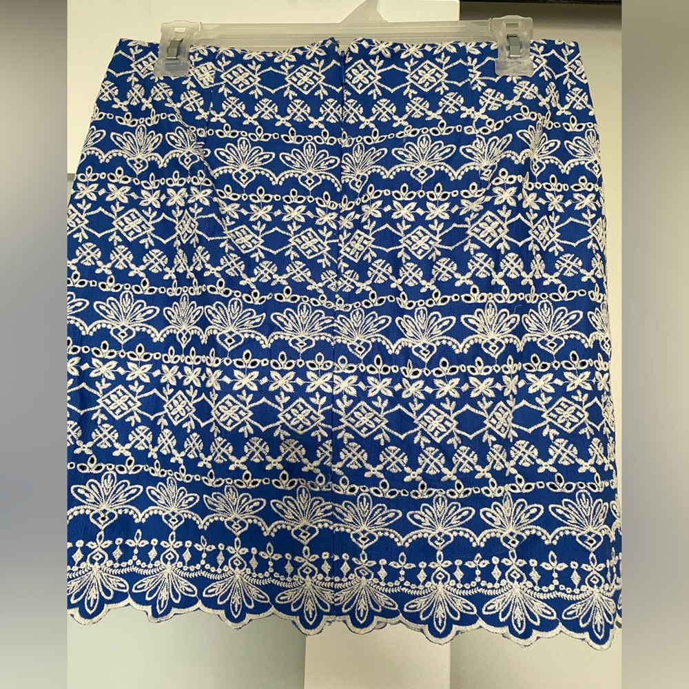 Loft size 6 blue skirt with white pattern